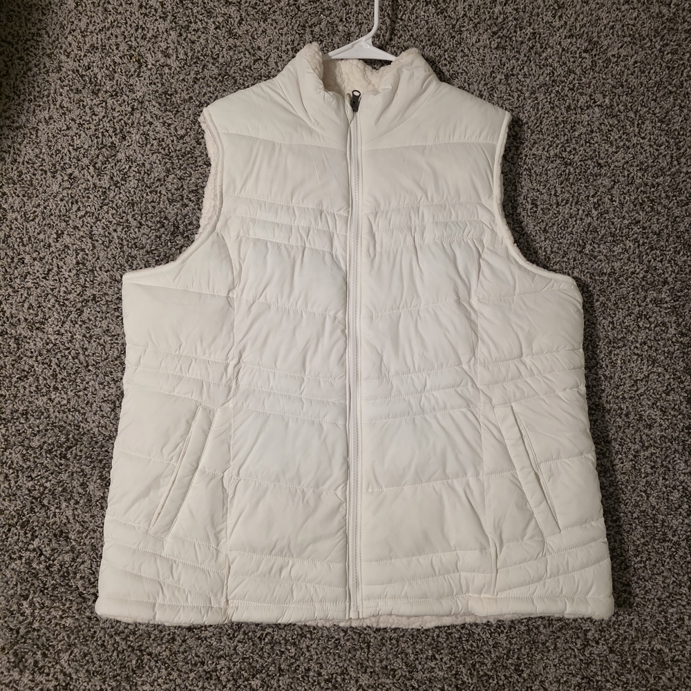 Time and Tru Women's Ivory Quilted Vest